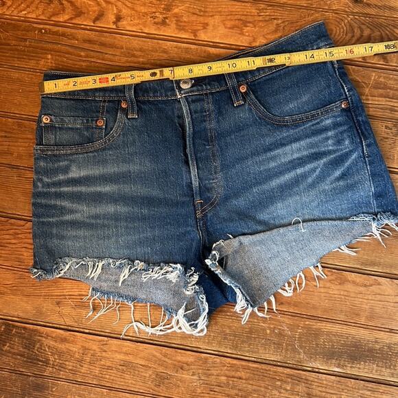 Women’s Levi 501 button fly jean denim shorts cut off size 28 - Picture 3 of 7
